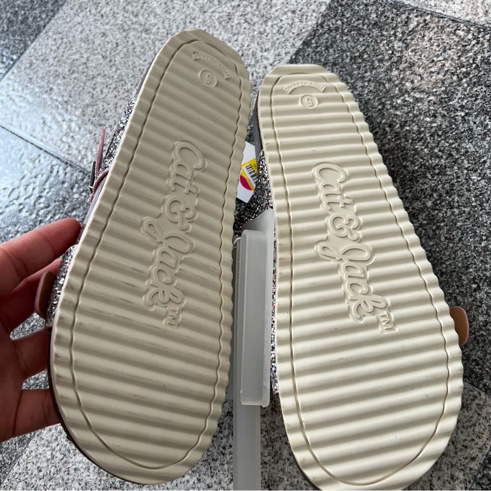 🌸2/$20 Cat & Jack Girls Drew Footbed Sandals- Size 5 - Picture 2 of 3